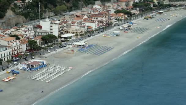 Final de verano: Vista superior de la playa vacía — Vídeo de stock