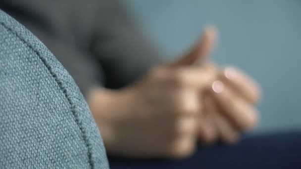 Nervositet Stress Ångest Patienten Händer Sittande Psykologen — Stockvideo
