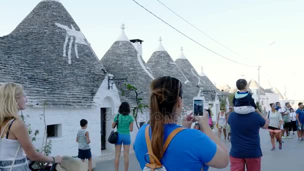 Turistas Que Visitam Trulli Alberobello Puglia Itália Agosto 2017 — Vídeo de Stock