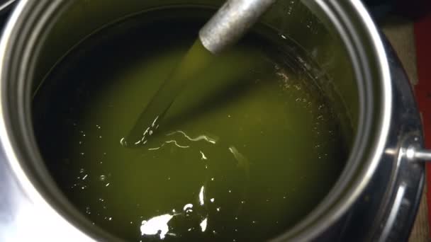 Jižně Itálie Uvedení Extra Panenský Olivový Olej Sudu — Stock video