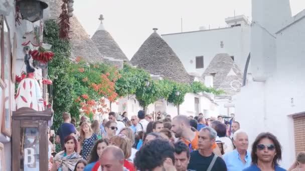 Skara Människor Vandrar Genom Trulli Village Augusti 2017 Alberobello Italien — Stockvideo