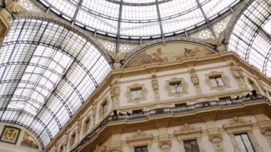 Noel zamanı düşündüren görünüm Vittorio Emanuele II Galerisi, Milano, İtalya