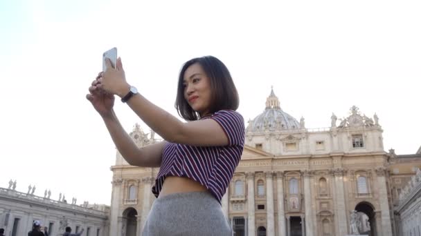 Pretty Chinese Tourist Taking Selfie San Pietro Square Rome — Stock Video