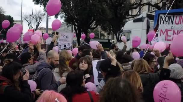 Ondeando Globos Rosados Durante Non Una Meno Noviembre 2017 Milán — Vídeos de Stock