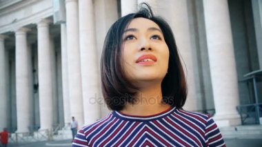 Up-açık arıyorum güzel genç Asyalı kadın portresi