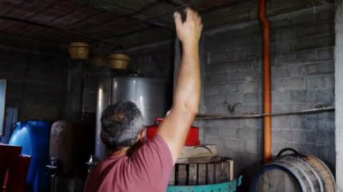  Üzüm yapımı ev yapımı şarap Güney İtalya'tuşuna basarak çiftçi