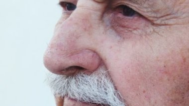 yaşlı adamın gelecekten düşünme bak, yakın çekim