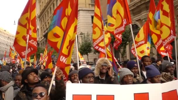 Personas Manifestando Las Calles Lucha Derechos Roma Italia — Vídeos de Stock