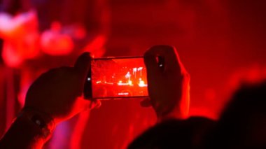Fan yapma video ile smartphone konser - 30 Ağustos 2017, Treviso, İtalya 