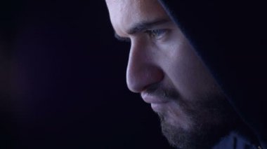  Hacker yüz kadar bilgisayar-kapanış saldırmaya odaklanmış