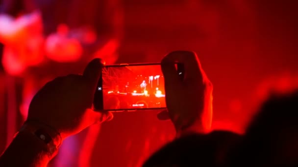 Fan Maken Van Video Met Smartphone Concert Augustus 2017 Treviso — Stockvideo