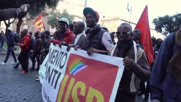 Migrantes Marchando Lucha Derechos Diciembre 2017 Roma Italia — Vídeos de Stock