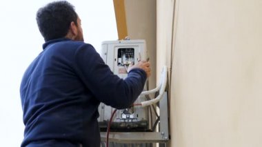 Klimayı tamir teknisyeni