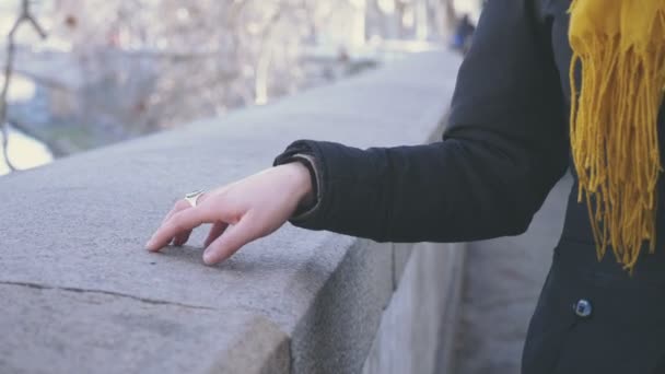 Hand Woman Walking City Touching Wall — Stock Video
