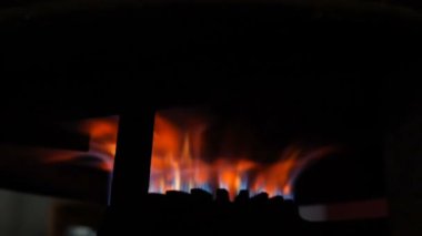 yanan ateş ve pota Isıtma, yakın çekim