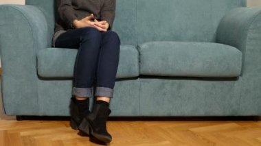 psikolog konuşan bir kadın cesedi: sinirlilik, anksiyete, panik