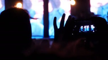 Treviso, İtalya - 30 Ağustos 2017: yapımı video ile smartphone konserinde