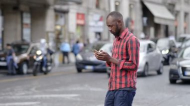 Telefonunuzun ve şehrin güzel zenci