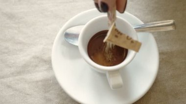 espresso-kapanış şeker karıştırma