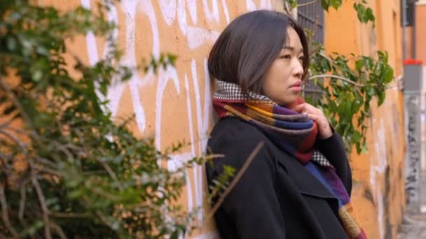 Sad Pensive Lonely Asian Woman Leaning Wall Street — Stock Video