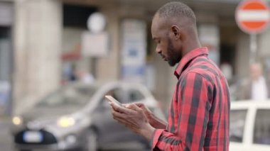 Telefonunuzun ve şehrin güzel zenci