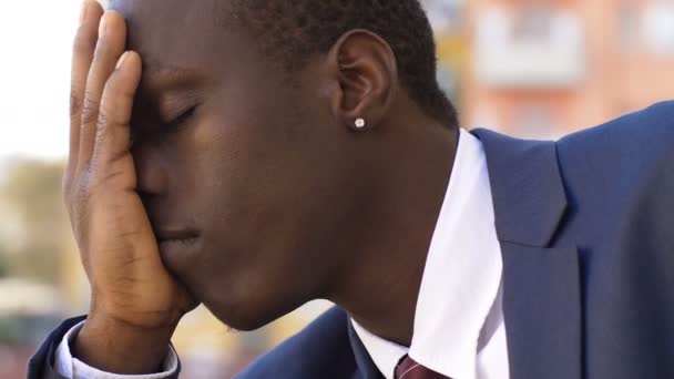 Deprimido Triste Negro Africano Homem Negócios Livre — Vídeo de Stock