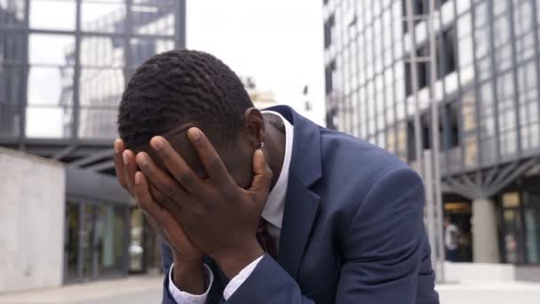 Triste Preocupado Afro Americano Homem Negócios — Vídeo de Stock