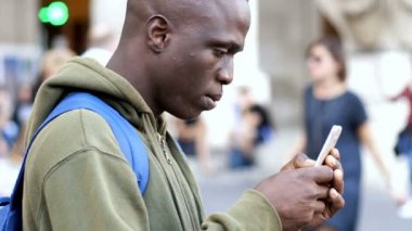 Telefonunuzun ve şehrin güzel zenci