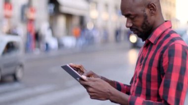 Telefonunuzun ve şehrin güzel zenci