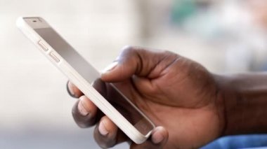 Telefonunuzun ve şehrin güzel zenci