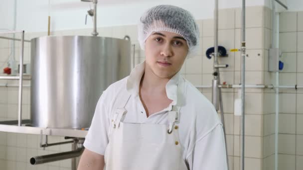 Cheese Factory Making Cheese Cheese Maker Ordering Ricotta Molds — Vídeo de Stock
