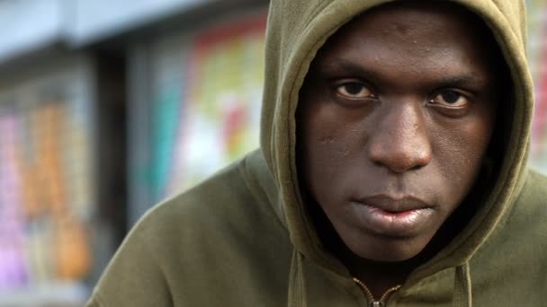 Молодой Чернокожий Человек Улице — стоковое видео