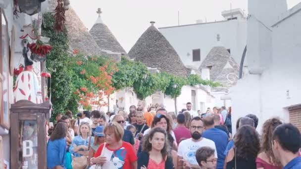 Ritratto Turisti Visita Trulli Alberobello Puglia Italia — Video Stock