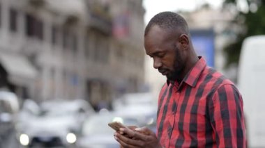 Telefonunuzun ve şehrin güzel zenci