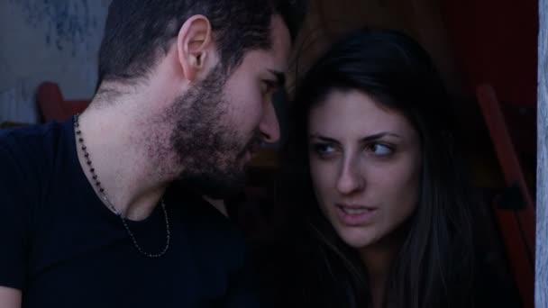 年轻夫妇注射海洛因 社会退化 — 图库视频影像