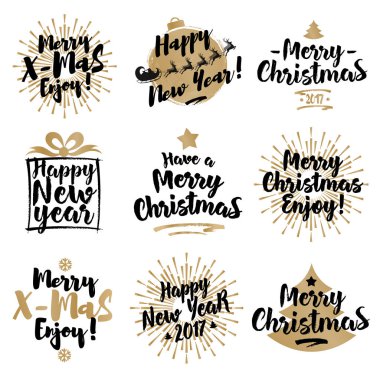 Noel etiket Noel Baba, geyik, Hediyelik, kar tanesi, yıldız, çam ağacı ve sunburst siyah kar tatil arka plan üzerinde oluşan altın renk stili ayarlayın. Dekorasyon için mükemmel. Vektör çizim