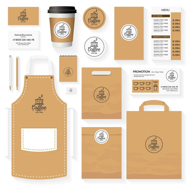 Conjunto de diseño de plantilla de identidad de cafetería con logotipo de cafetería y cafetera. Restaurante café set tarjeta, volante, menú, paquete, conjunto de diseño uniforme. vector de stock — Vector de stock