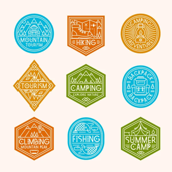 Logo du camping composé de montagnes, camp, sac à dos, tente, poissons et arbres style ligne — Image vectorielle