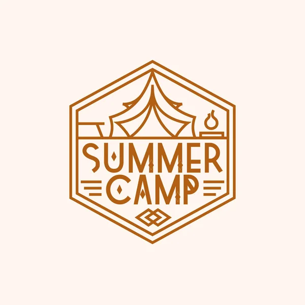 夏のキャンプのロゴタイプのテント、キャンプファイヤーの線のスタイルから成るキャンプのロゴ、エンブレムを探索 — ストックベクタ