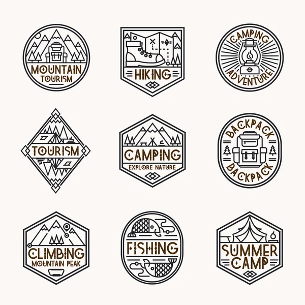 Camping logotipo set line estilo com montanhas, mochila, barraca, peixe, acampamento e árvores para símbolo turístico —  Vetores de Stock