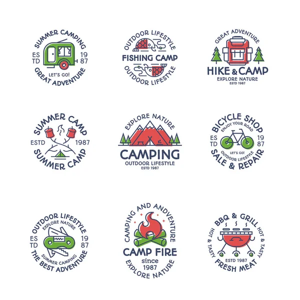 Logotipo de camping conjunto de color que consta de tienda, pescado, campamento, fuego, bicicleta, parrilla para la insignia de viaje, etiqueta de expedición — Vector de stock