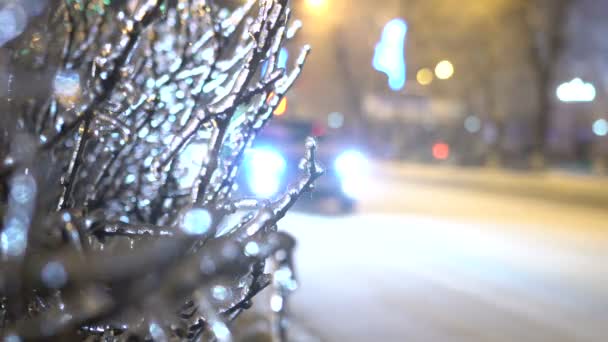 Autos stehen wegen gefrierendem Regen im Stau — Stockvideo