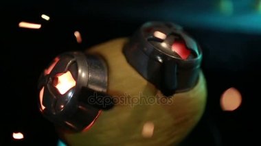 kömürün üstünde limon nargile kase. Nargile içinde dinlenmek