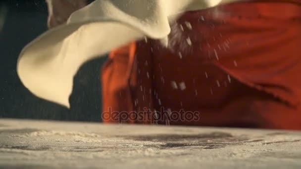 Cook pizza deeg bereiden. Slow Motion — Stockvideo