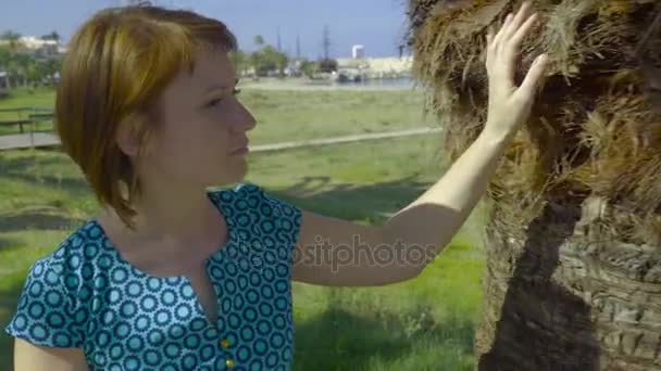 Young woman walks near sea, promenade — Stock Video