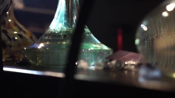 水ギセルのクローズ アップの泡泡。スローモーション — ストック動画