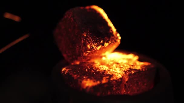 Hot coals in the hookah.slow motion — Stock Video