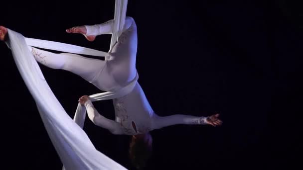 Woman dancer on aerial silk, aerial contortion, aerial ribbons. Slow Motion — Stock Video