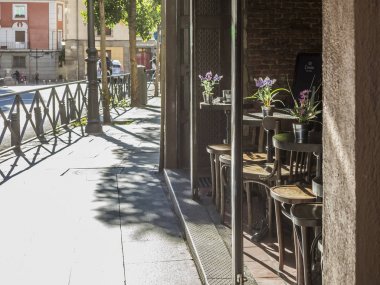 Teras tipik Madrid şehir güneşe