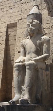 Luksor Tapınağı Ramses II heykeli